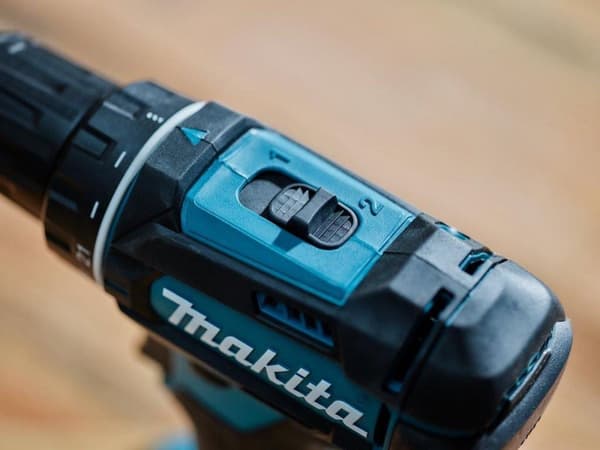 MAKITA DDF482RTJ Bore-/skruetrækkersæt - 18V - Li-Ion batteri - 2x 5,0Ah batteri - I Mbox