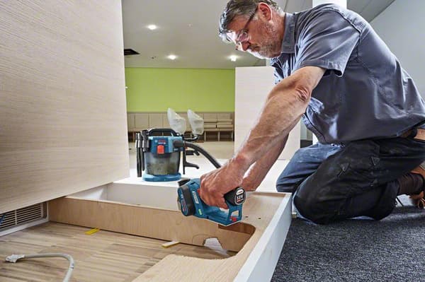 Bosch GHO 12V-20 Professional - el-høvl - ledningsfri - 2 batterier - 12 V