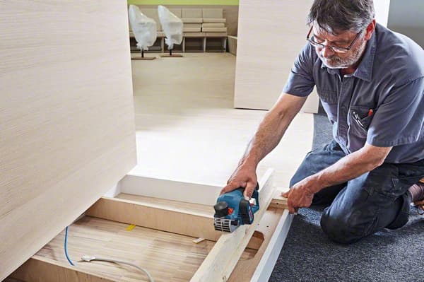 Bosch GHO 12V-20 Professional - el-høvl - ledningsfri - 2 batterier - 12 V