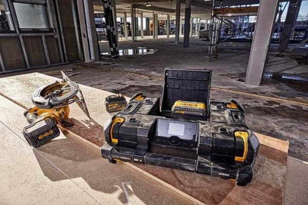 Dewalt DWST1-81078 10,8-54V Li-Ion batteri TSTAK radio med ladefunktion - batteridrevet