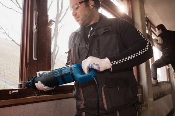 Bosch Professional GSA 1300 PCE mäntäsaha - 1300 wattia - 2 sahanterää ja säilytyslaukku