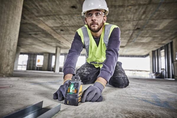DeWALT DW088CG Selvnivellerende krydslinjelaser i etui - 2 linjer - 15m - Grøn