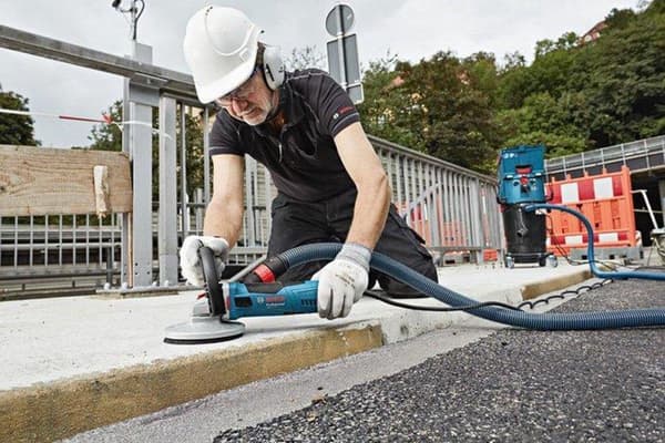 Bosch Professional GBR 15 CA Betonslibemaskine - 1500 Watt - Kophjulsdiameter 125 mm - Med opbevaringskasse