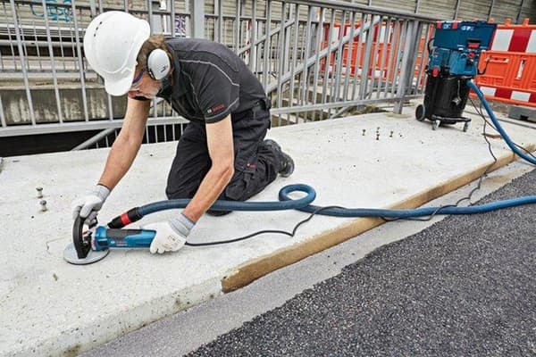 Bosch Professional GBR 15 CA Betonslibemaskine - 1500 Watt - Kophjulsdiameter 125 mm - Med opbevaringskasse