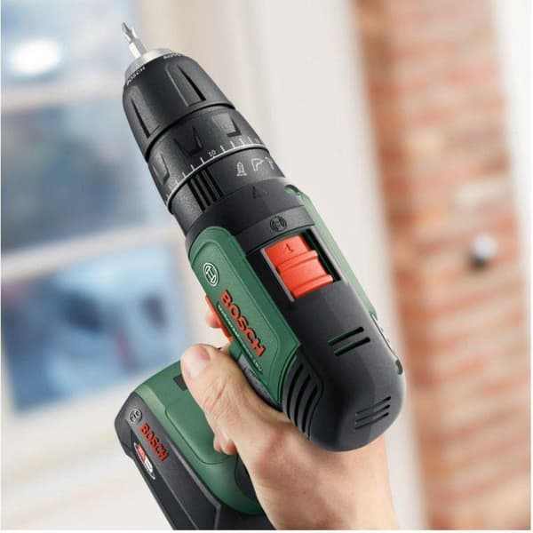 BOSCH iskupora - UniversalImpact 18 2 akkua 1,5 Ah laatikko