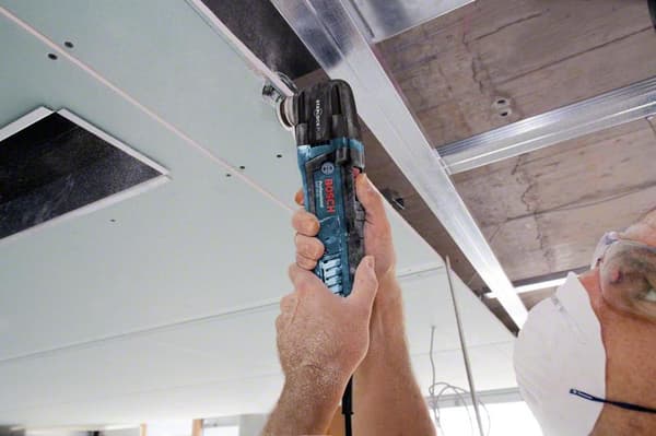 Bosch Professional GOP 30-28 Multiværktøj - Oscillerende - 300 Watt - Inklusiv 12 tilbehør og L-BOXX