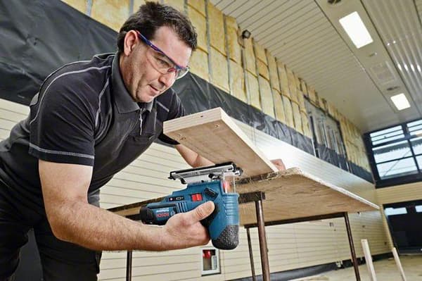 Bosch Professional GST 12V-70 Sladdlös sticksåg utan batteri och laddare - Med L-BOXX