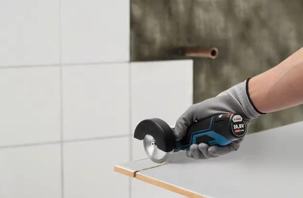 Bosch GWS 12 V-76 12V Li-Ion batteri vinkelslipsats (2x 2,0Ah batteri) i påse - 76mm