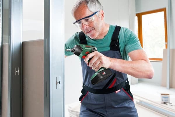 Bosch AdvancedImpactDrive 18 johdoton iskuohjain - sis. kaksoisruuviterä - Ilman 18 V akkua ja laturia