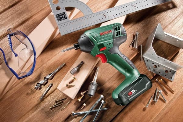 Bosch AdvancedImpactDrive 18 johdoton iskuohjain - sis. kaksoisruuviterä - Ilman 18 V akkua ja laturia