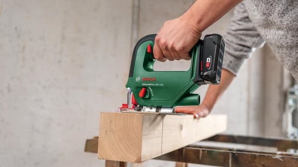 Bosch UniversalSaw 18V-100 sticksåg - Utan 18V batteri och laddare