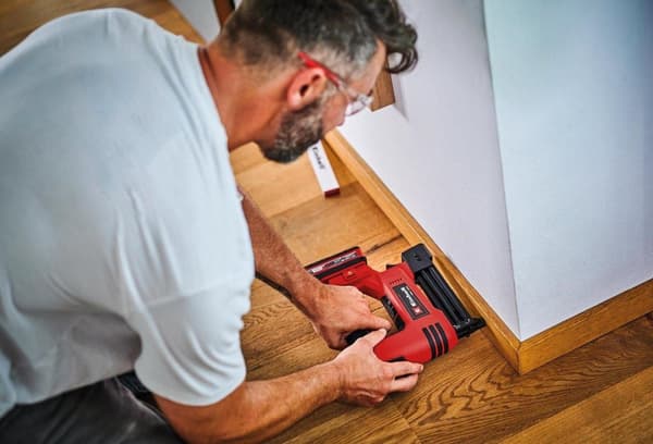 Einhell Tacker TE-CN 18 Li Solo Power X-Change (Li-Ion, 18V, tacker, maks. 20 skud i minuttet, inkl. 300 søm, inkl. 300 hæfteklammer, uden batteri og
