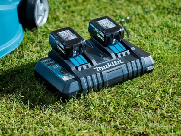 Makita DC18RD 14,4V/18V Li-ion Twin Port Hurtigoplader
