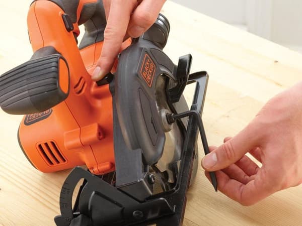 BLACK+DECKER BDCCS18N-XJ Pyörösaha - 18V - 140mm - ilman akkua ja laturia