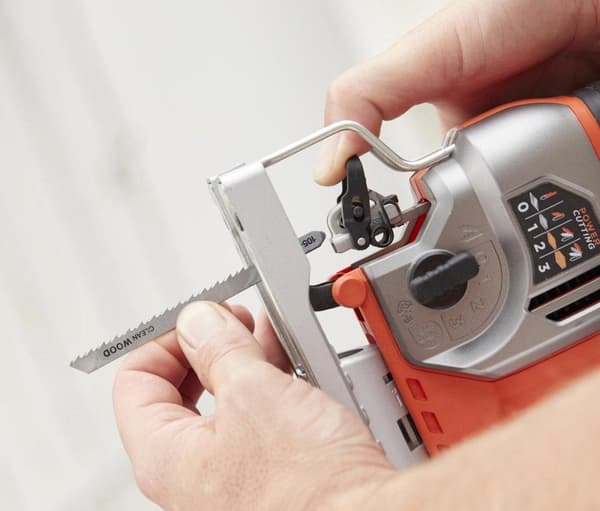 BLACK+DECKER BES610K-QS Pendelsticksåg - 650W - inkl.