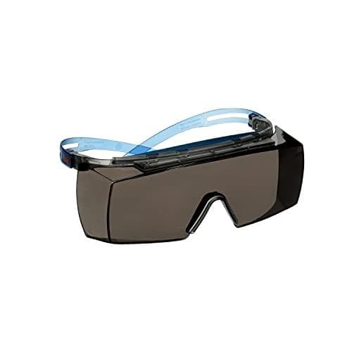 3M™ SecureFit™ 3700 Overspecs, blå ramme, integreret pandebeskytter, Scotchgard™ antidug/anti-ridsebelægning (K&N), grå linse, SF3702XSGAF-BLU