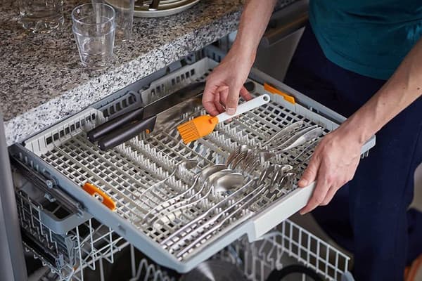 Fiskars Functional Form leivinsivellin - Muovi/Silikoniharja - 19 cm