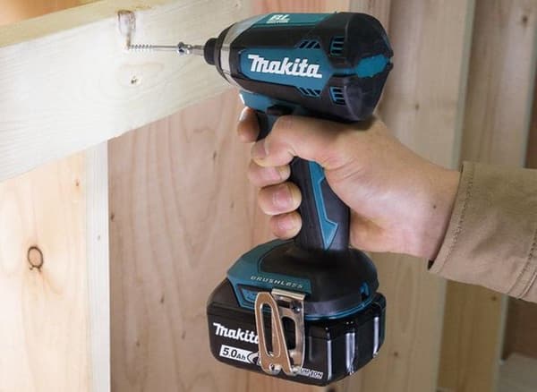 Makita DTD153RTJ 18V Corless Impact Driver 2x 5,0Ah i Mbox