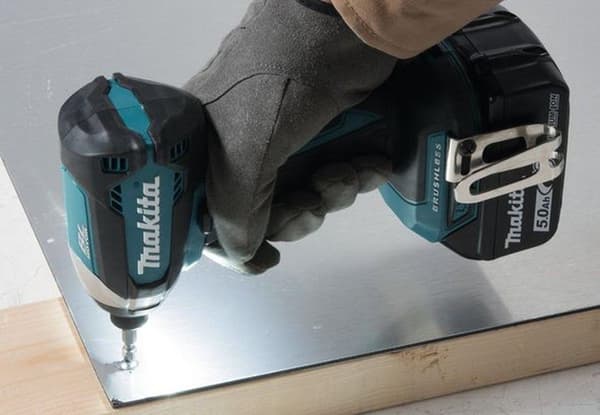 Makita DTD153RTJ 18V Corless Impact Driver 2x 5,0Ah i Mbox