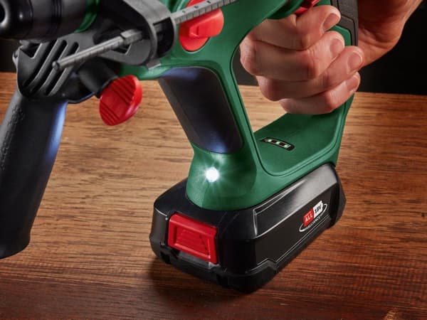 UniversalHammer 18V | 2,0 J | 2 x 2,5 Ah batteri + oplader | I transportsag