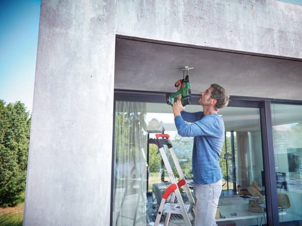 UniversalHammer 18V | 2,0 J | 2,5 Ah batteri + oplader | I transportsag