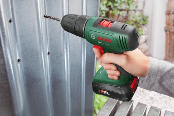 Bosch EasyDrill 18V-40 akkuporakone - 2 x 18 V akulla ja laturilla