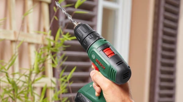 Bosch EasyDrill 18V-40 akkuporakone - 2 x 18 V akulla ja laturilla