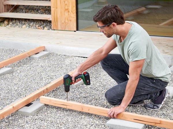 Bosch UniversalDrill 18V-60 Akku bore-/skruemaskine - Med 2x 18 V Li-Ion batteri (2,0 Ah) og oplader