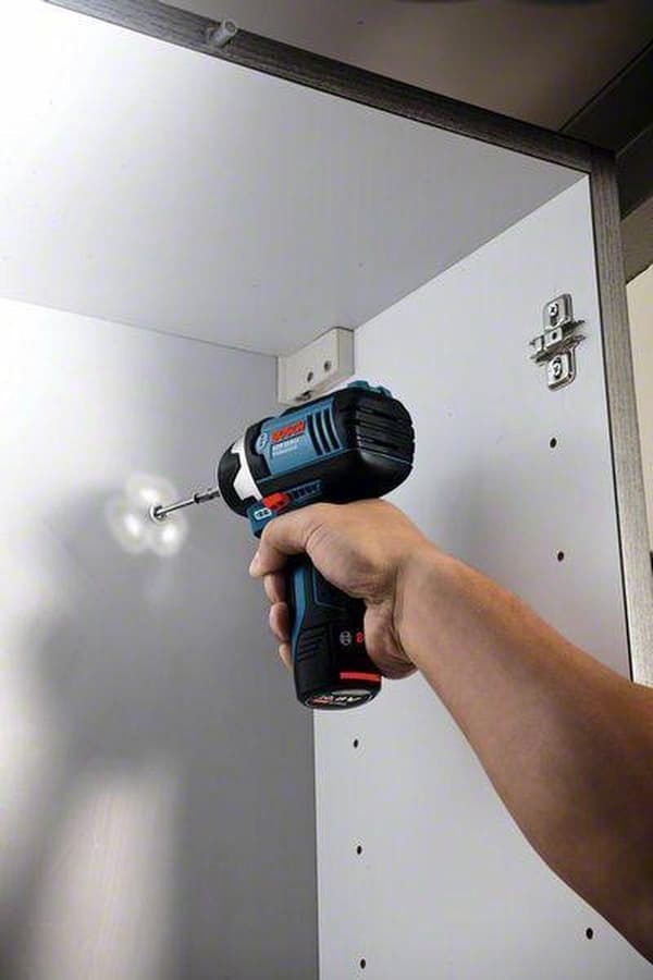 Bosch Professional GDR 12V-105 Skruetrækker - Med 2x 12V batteri (2,0 Ah) og oplader - i L-Boxx