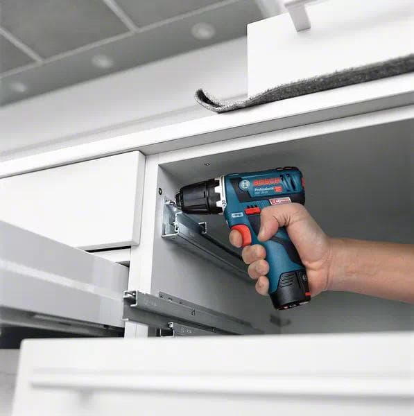Bosch 1 x GBA 12V 2,0Ah + 1 x GBA 12V 4,0Ah + GAL 12V-40 Professionellt hushållsbatteri AC