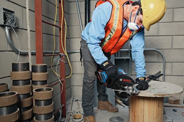 Bosch GKM 18V-50 Professional - rundsav - ledningsfri - 136 mm - 18 V