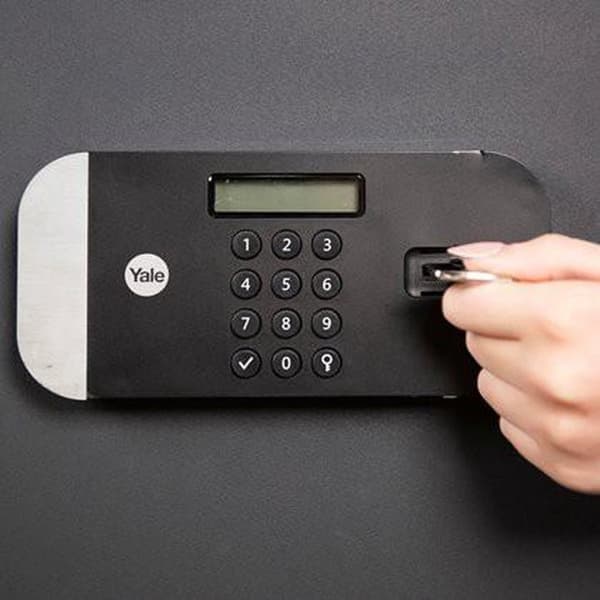 Yale Safe - Kombinationslås - Maximal säkerhet Laptopskåp - SKG 2 - 200 x 480 x 350 mm - Antracit
