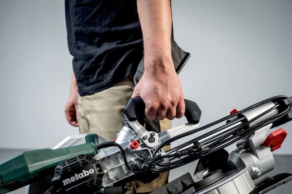 Metabo KGS 216 M SET (613216900) AVSNITT SÅGLÅDA; MED DRAGFUNKTION