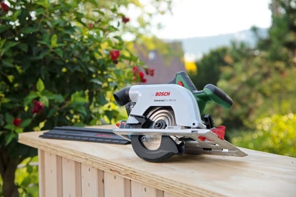 Bosch UniversalCirc 18V-53 Batterigenerator - Utan 18V batteri och laddare