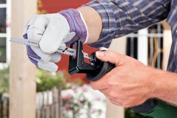 Bosch PSA 900 E kolvsåg - sladd - 900 W - 2 sågblad