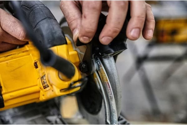 DeWalt DWE576K-QS Rundsåg - 1600W - Ø Sågblad 190 mm - Axelhål 30 mm