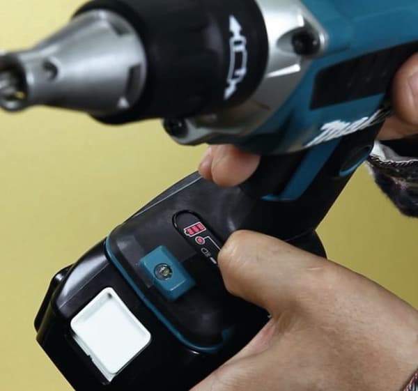 Makita - DFS452ZJ - 18V - skruemaskine - i Mbox