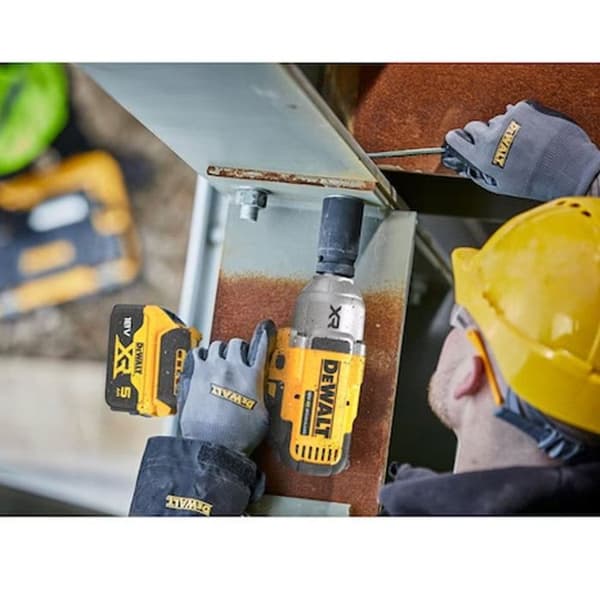 ½” DEWALT XR 18V Borstlös slagnyckel 1396 Nm - 2 batterier 5,0 Ah, laddare - DCF900P2T-QW