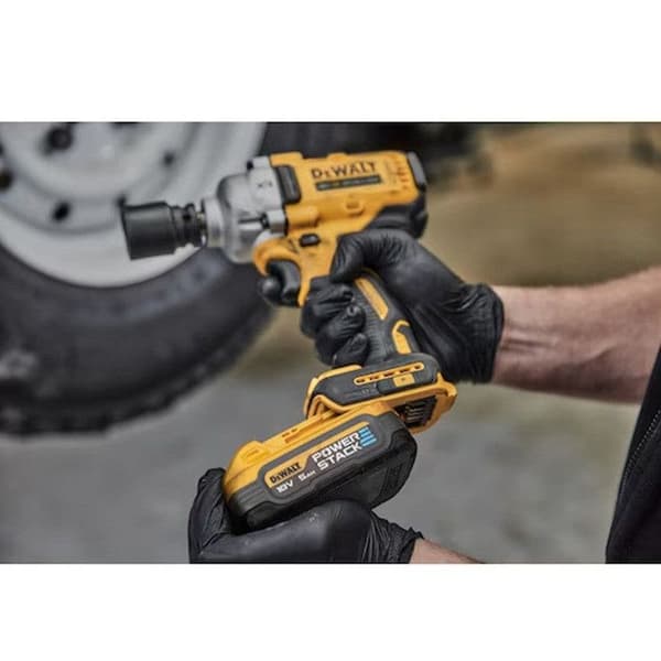 1/2” XR 18V DEWALT 5Ah Li-Ion borstlös 812 Nm säkerhetssnäppnyckel - DCF891H2T-QW