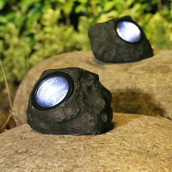 INF Solar Stone Light: Realistisk harpikshagedekor med energieffektiv LED