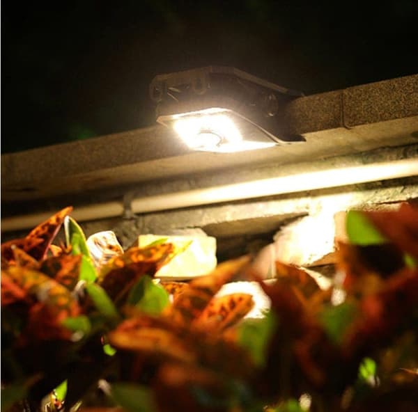 Bomclap 45 LED aurinkolamppu ulkona liiketunnistimella