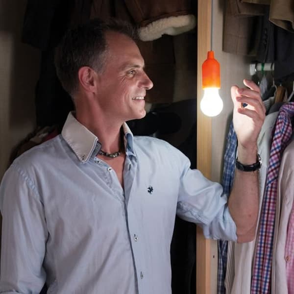 SHOP-STORY - Färgad LED-lampa att hänga - Dessa klicklampor tänds med ett klick och värms inte upp - Handy Light GREEN
