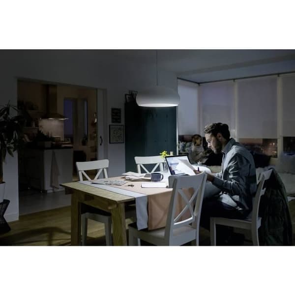 LED-lampa - Philips - LED Standard R50 - Motsvarar 60 W - Fattning E14 - Varmvit