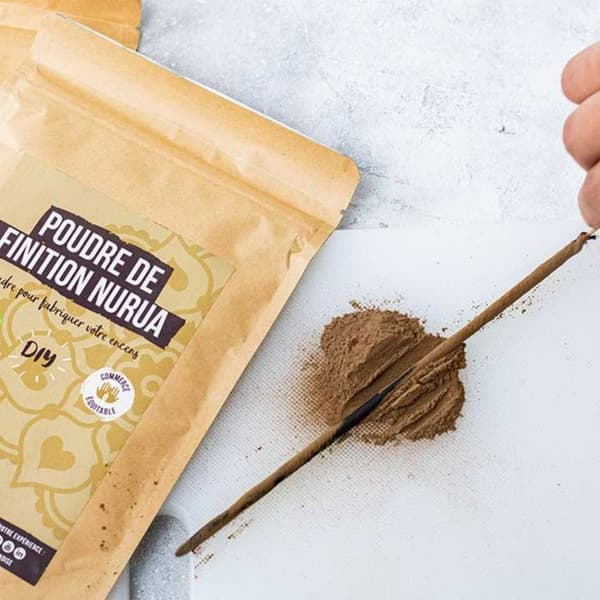 Gör-det-själv rökelse - 100 nakna bambupinnar + Supreme sandelträpulver och efterbehandlingspulver