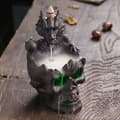 Miniatyrbild 1 av 4: Keramisk backflow rökelsehållare - Skalleformad rökelsebrännare med ljus - för kontor, heminredning och halloweenpresent
