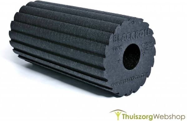 BLACKROLL Flow Foam Roller 30 cm med ribbet overflade for ekstra stimulering - Sort