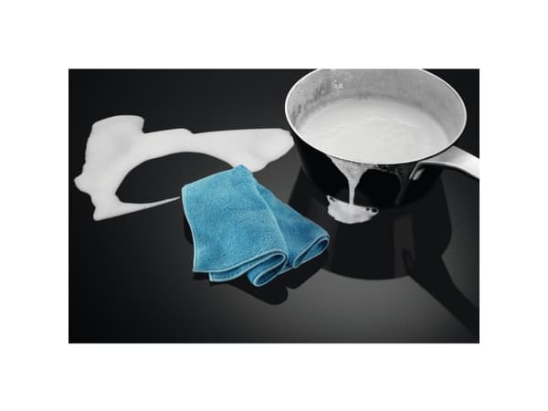 Electrolux EIV654 - Induksjonskomfyrtopp - 4 plater - Nisje - bredde: 56 cm - dybde: 49 cm - med avfaset front - svart