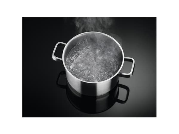 Electrolux EIT61443B - Induksjonskomfyrtopp - 4 plater - Nisje - bredde: 56 cm - dybde: 49 cm - med avfaset front - svart