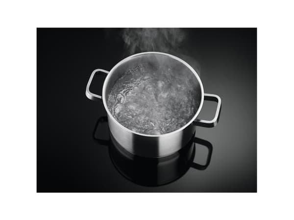 Electrolux EIT61443B - Induksjonskomfyrtopp - 4 plater - Nisje - bredde: 56 cm - dybde: 49 cm - med avfaset front - svart