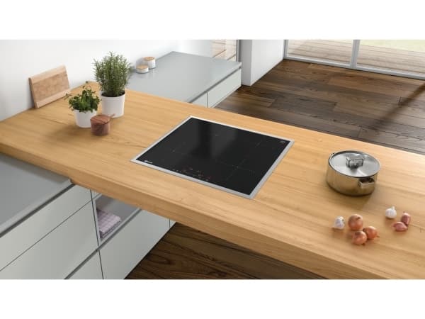 Neff N 70 T46BD60N0 - Induksjonskomfyrtopp - 4 plater - Nisje - bredde: 56 cm - dybde: 49 cm - med pynt av rustfritt stål - svart/rustfritt stål